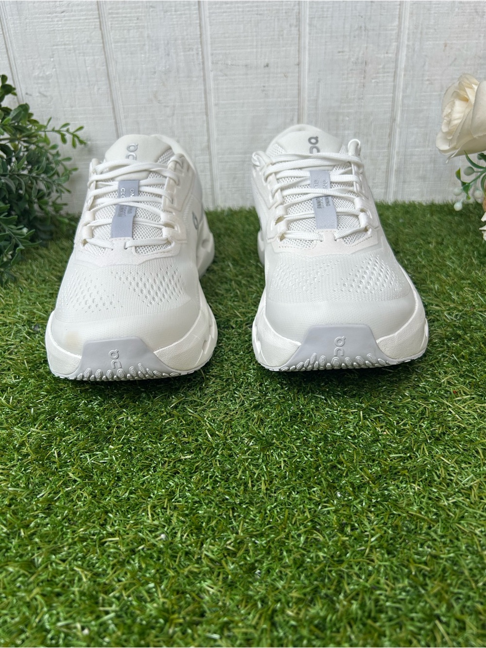 On Cloud Running Shoes -Frost | Glacier
Cloudrunner 3 women size 10 gently used - Picture 11 of 16